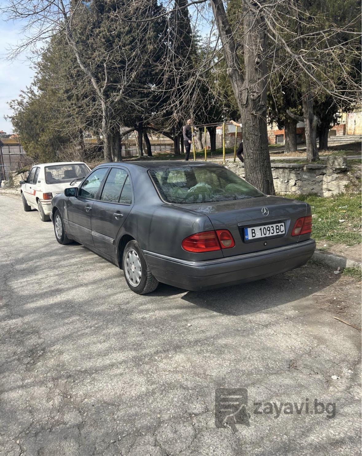 
								Mercedes-Benz C-Class 1990 full									