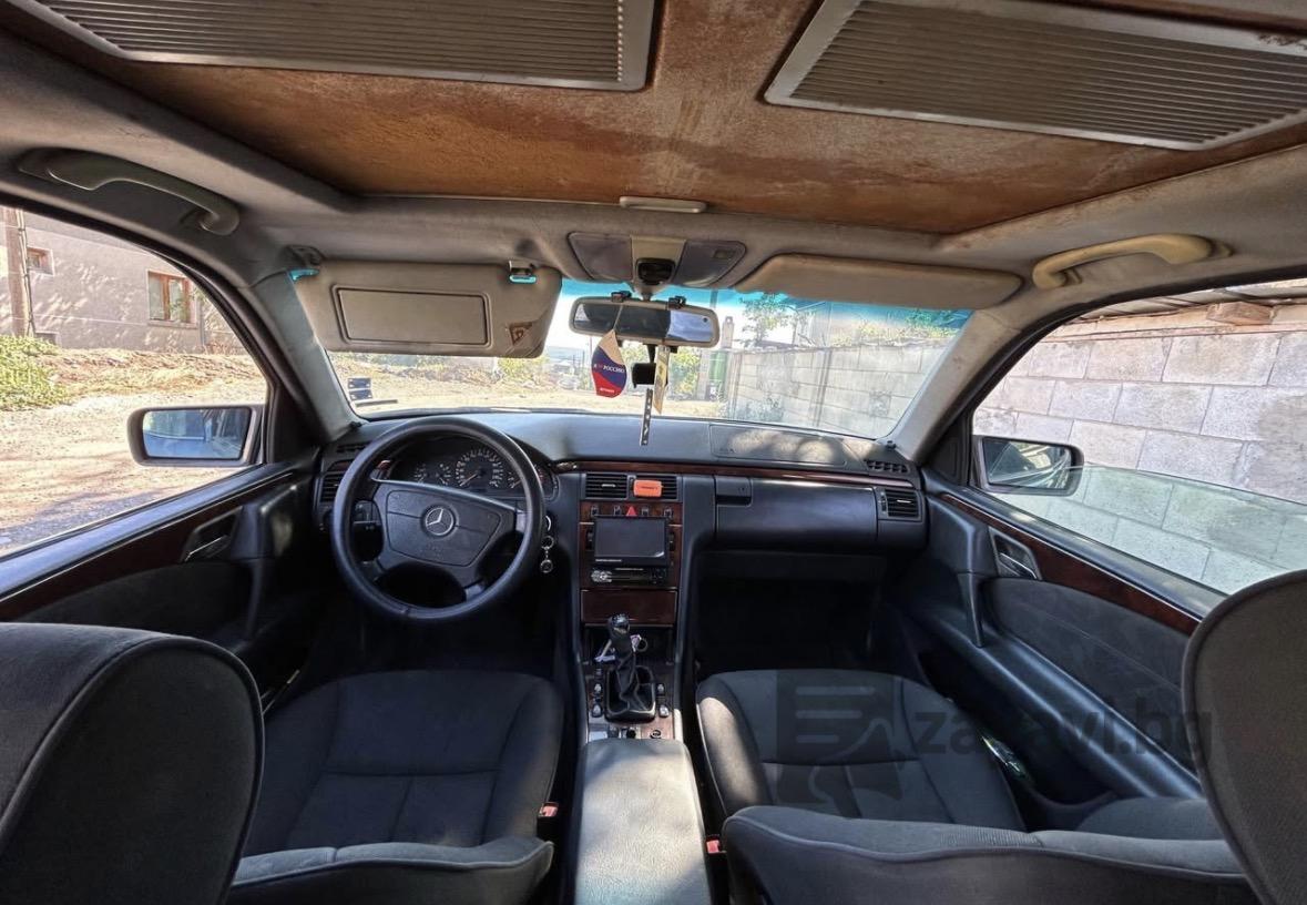 
								Mercedes-Benz C-Class 1990 full									